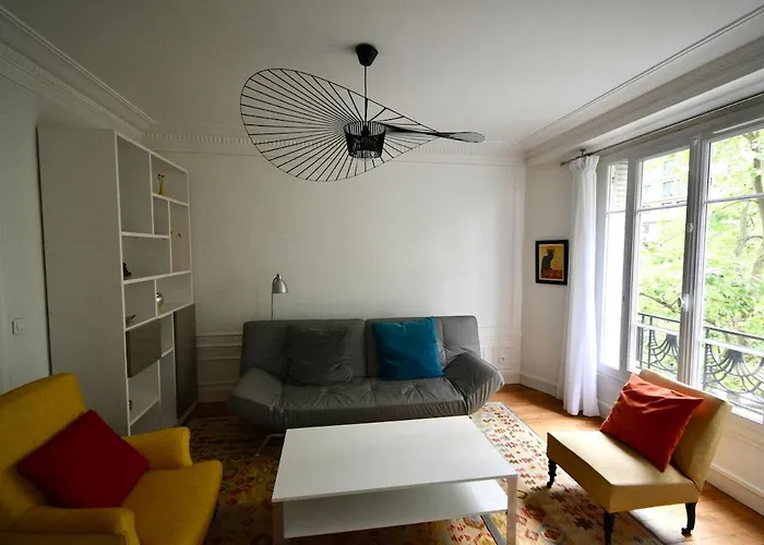 Large Comfortable 6p Appartement