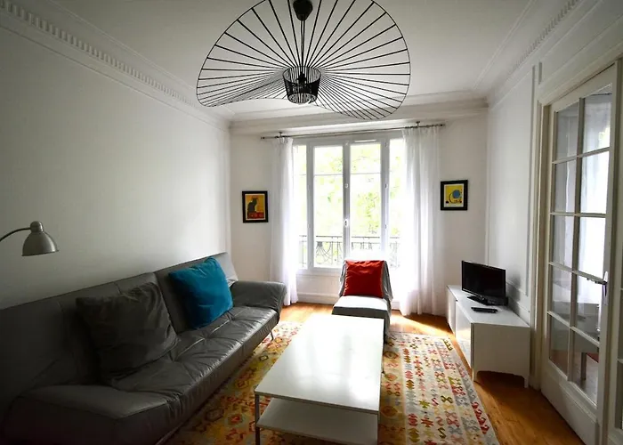 Large Comfortable 6p Paris