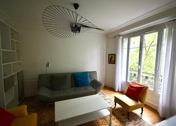 Large Comfortable 6p Paris