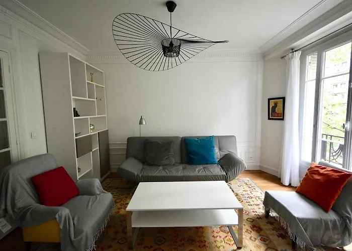 Large Comfortable 6p * Paris